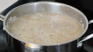Frame at second 0: pot of liquid boiling on a stovetop
